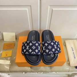 Picture of Louis Vuitton Slippers _SKULVsz35-40Y0703411